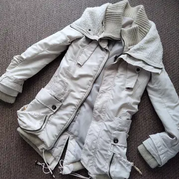 RE DARK 보아 부착 화이트 다운 자켓