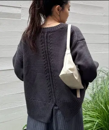 백 슬릿 멜란지 컬러 니트 차오패닉 티피 차콜 그레이