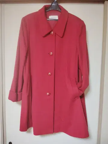 새상품급! 캐시미어 100% 빨간색 버튼 달린 롱 코트