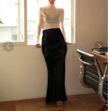 [ 가격 인하 가능 ] ENOF 벨벳 롱 스커트 블랙