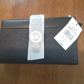 [ 미개봉 새상품 ] 마이클코어스 사피아노 가죽 지갑 블랙