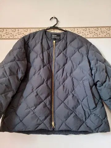 [미사용급] UNFILO TAION 다크 그레이 퀼팅 다운 자켓