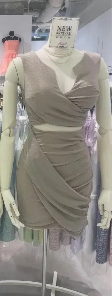 GLAMOROUS by Andy 베이지 글리터 랩 드레스