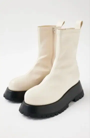 MOUSSY 통굽 숏부츠 아이보리 23cm 새상품급