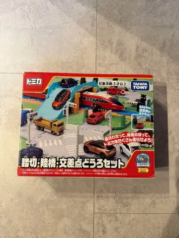 [새상품급] 토미카 토미카타운 건널목 육교 교차로 도로 세트 미니카