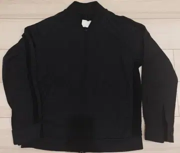 론 헤르만 구매의 블랙 집업 아우터