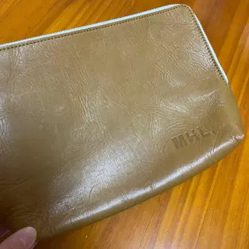 브라운 가죽 클러치백