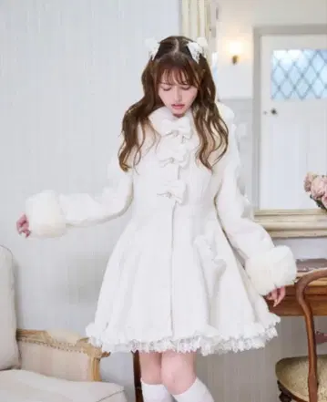 LIZLISA 백 티어드 리본 코트