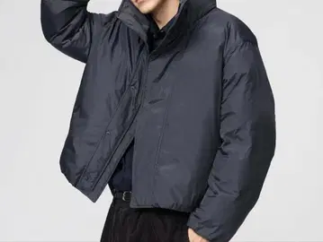 유니클로 U 퍼프 테크 후드티 다크 그레이