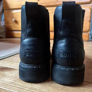 SOREL 블랙 사이드 고어 부츠