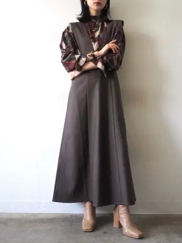 Lumier 가죽 오버롤 스커트 세트