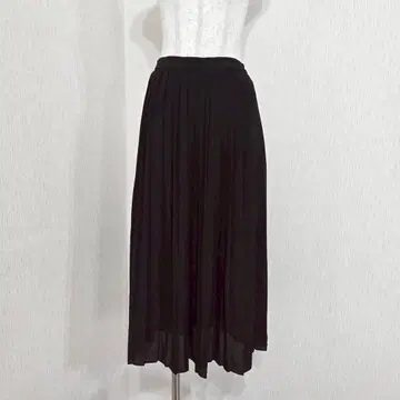 유니클로 플리츠 스커트 롱 기장 블랙 (M) 허리밴딩 안감 있음