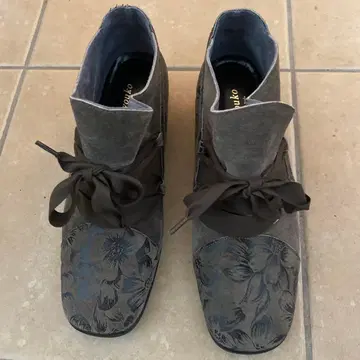 미스 쿄코(Miss Kyouko) 스웨이드 꽃무늬 콤비 스니커즈