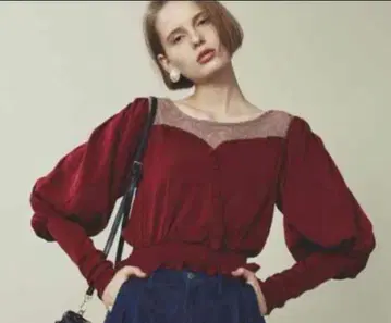 LA BELLE ETUDE 레이스 절개 볼륨 슬리브 블라우스