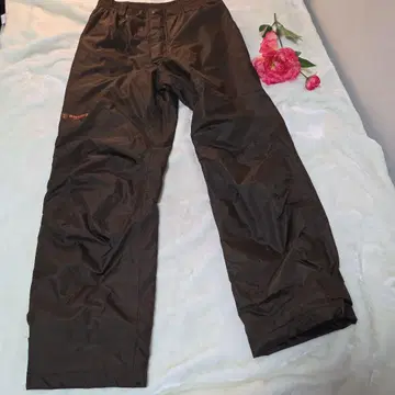 [ 인기 Rivelley ] 짙은 갈색 나일론 팬츠 사이즈 L
