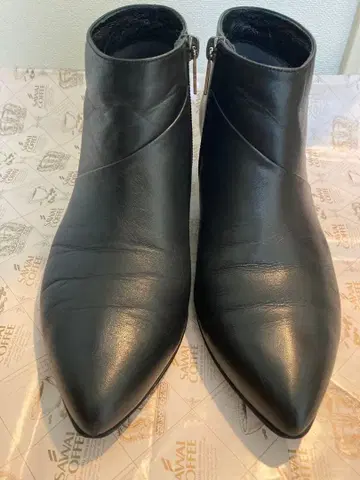 HIMIKO 블랙 가죽 부티 사이드 지퍼