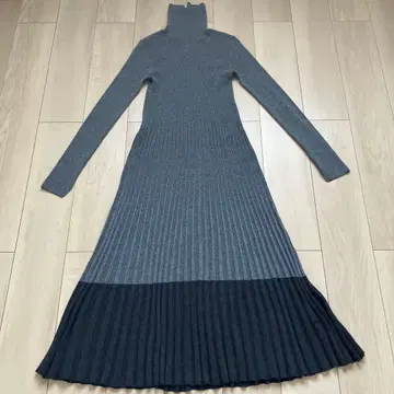 미라 오웬 터틀넥 롱 리브 니트 원피스 바이컬러