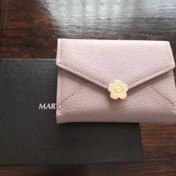 새상품 미사용 마리콴트 시링 데이지 레터 삼단 접이식 지갑