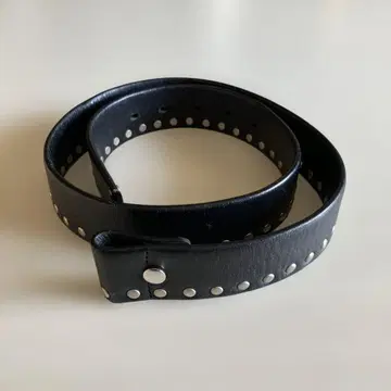 스터드 장식 블랙 가죽 벨트