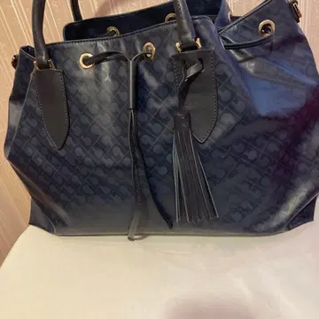 네이비 합성 피혁 토트백 태슬 포함