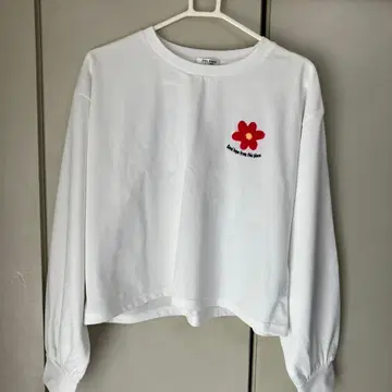 플라워 자수 크롭 긴팔 T셔츠