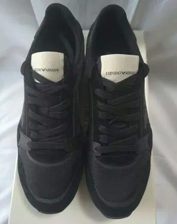 엠포리오 아르마니 블랙 스니커즈