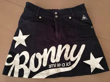 새상품급 르꼬끄 네이비 원단에 화이트 로고 스커트