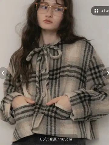 HEILIS 리본 타이 숏코트 체크 베이지