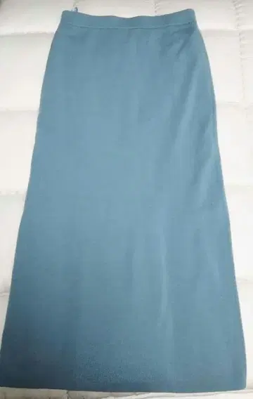 파란색 슬릿 타이 스커트