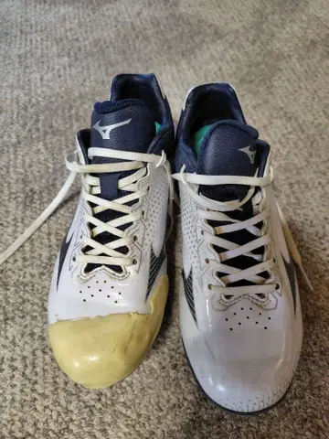 미즈노 포인트 스파이크 슈즈 US 5 화이트/네이비 23