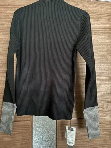 택 포함 미사용 새상품 리브 하이넥 스웨터 블랙