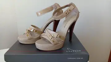 CARRANO 베이지 하이힐 스트랩 포함