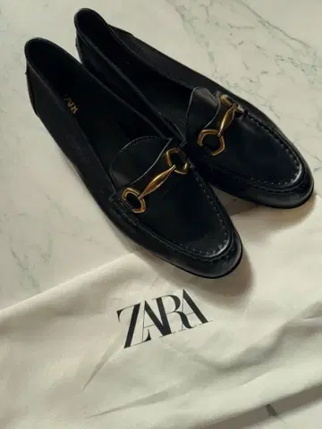 ZARA 가죽 비트 로퍼 골드 버클