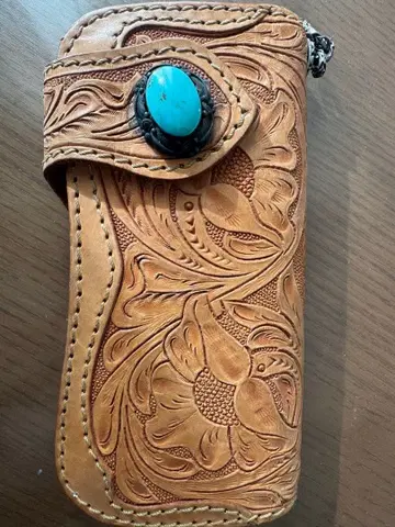 가죽 장지갑 엠보싱 꽃무늬 터콰이즈 버튼 새상품급 중고 사용 기간 2개월