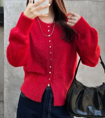 골드 버튼 밑단 슬릿 샤기 니트 가디건 레드