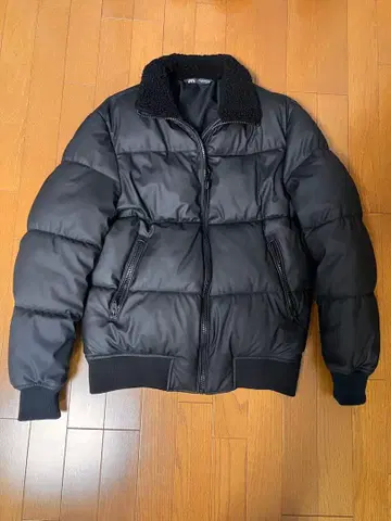 ZARA 블랙 러버 피니쉬 퀼팅 자켓 다운 자켓