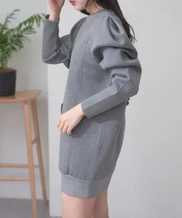 [ 미사용 새상품 ] chico 치코 파워숄더 맨투맨 미니 원피스