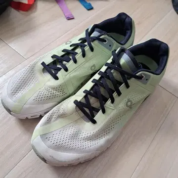 온 그린 스니커즈