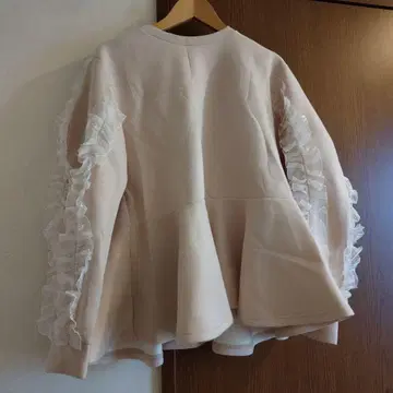 make ai 소매 프릴 본딩 상의 긴팔 베이지 밝은 색