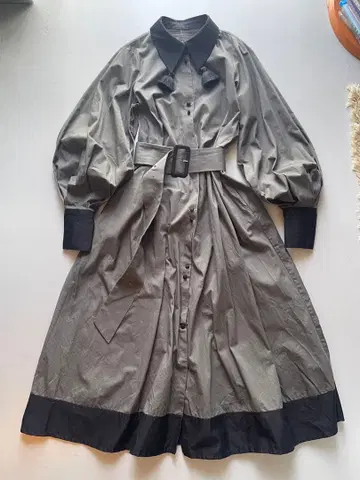 트링카 앰프 뤼앙 태슬 포함 그레이 긴팔 셔츠 원피스