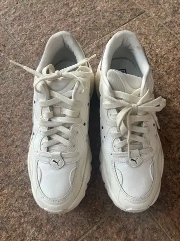 Puma 화이트 스니커즈