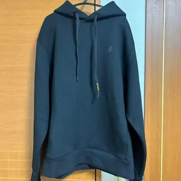 GRAVICCI 블랙 후드티 M 사이즈