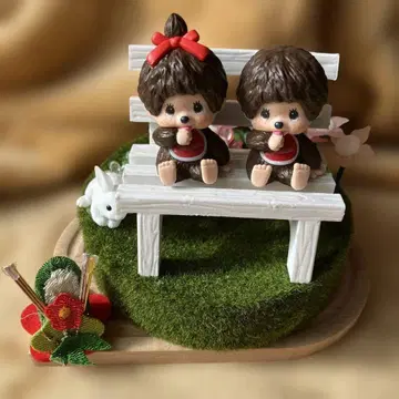 몽치치 피규어 벤치 포함 입상