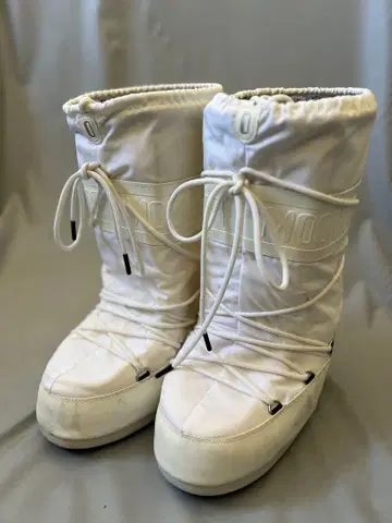 MOON BOOT 화이트 부츠