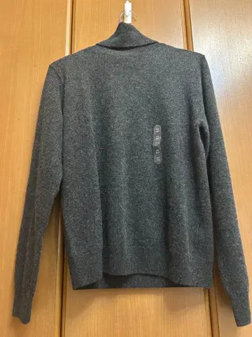 유니클로 캐시미어 터틀넥 스웨터 M 사이즈 다크 그레이