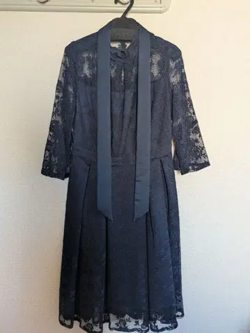 [ RIERUE BOUTIQUE ] 네이비 레이스 드레스 리본 포함