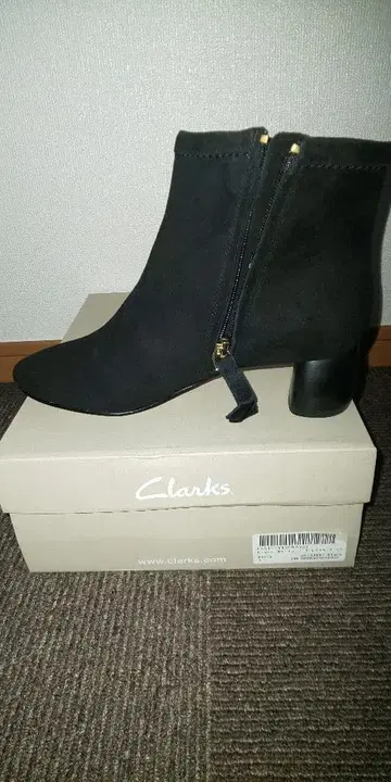 Clarks 블랙 앵클부츠 22cm