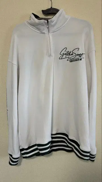 GOTCHA 하프 지퍼 트레이닝복 화이트