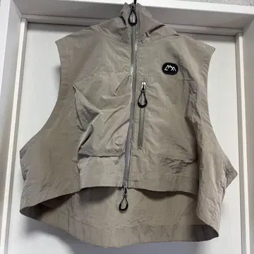 (주의, 하자품) CMF2202-V01C 후드 베스트 지퍼 불량