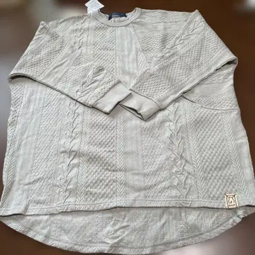 D.S.CLUB 베이지 케이블 짜임 긴팔 니트